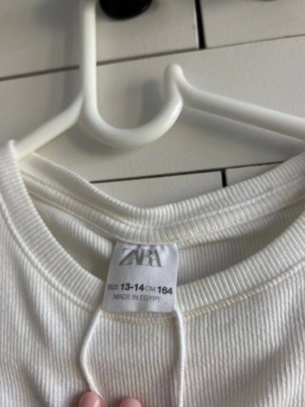 Zara white & navy baby tee with slit & bow detail 🎀 - Picture 4 of 5
